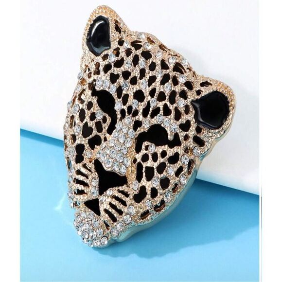 Gorgeous Leopard Brooch - Picture 5 of 7